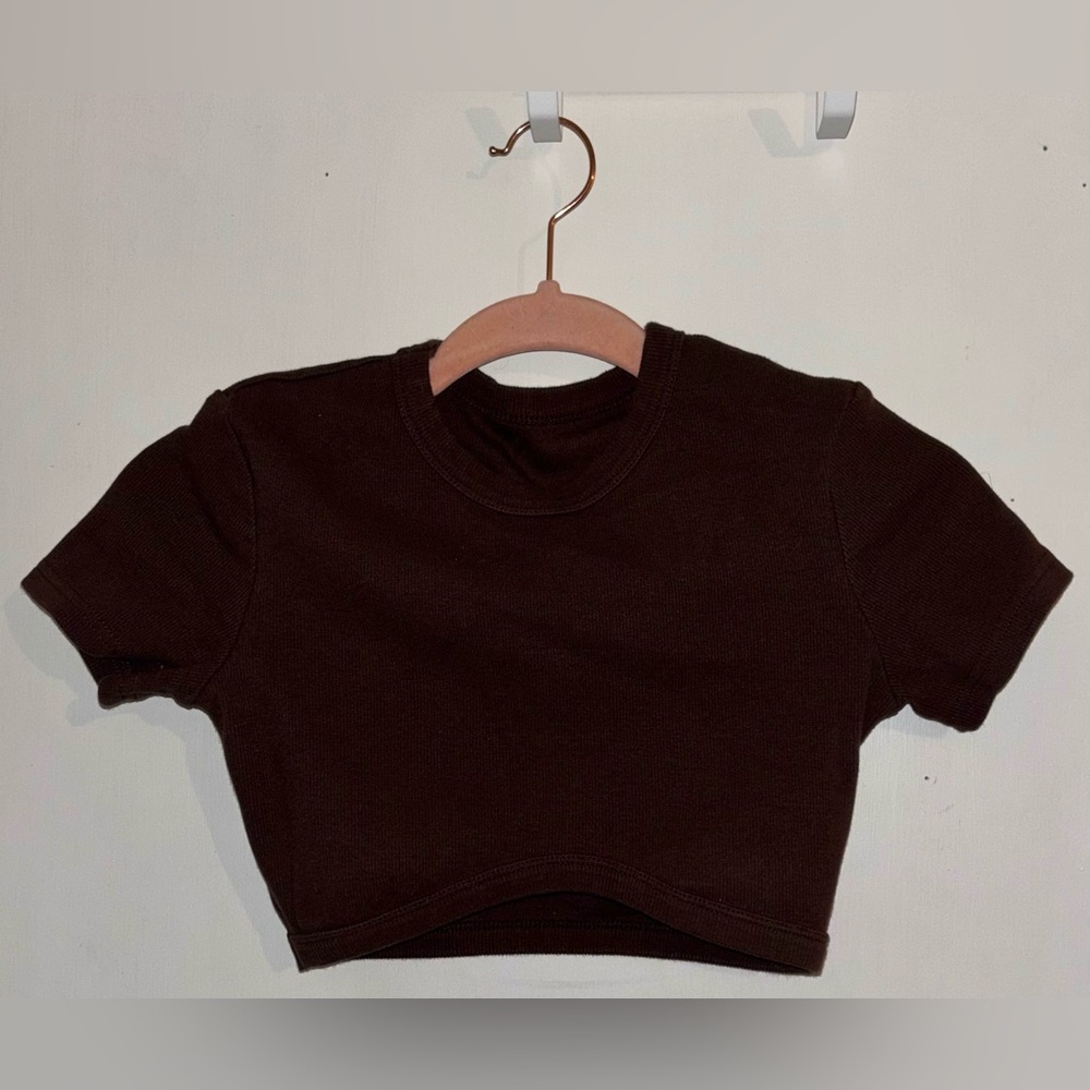 Women’s Short Sleeve Ribbed Crop Top - Brown - Size Small